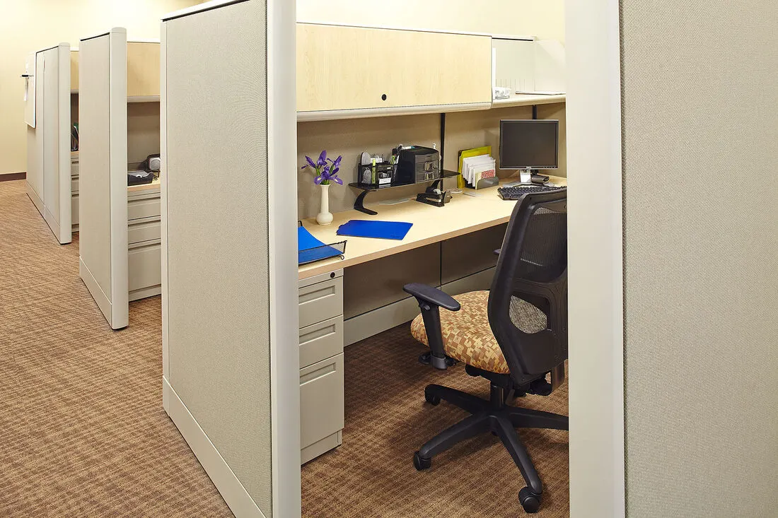 Modern workstation cluster with integrated power and monitor arms